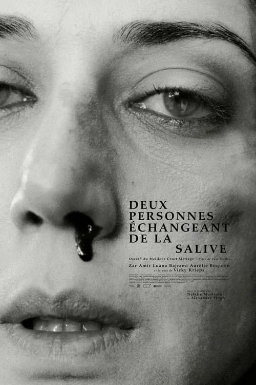 Deux personnes échangeant de la salive