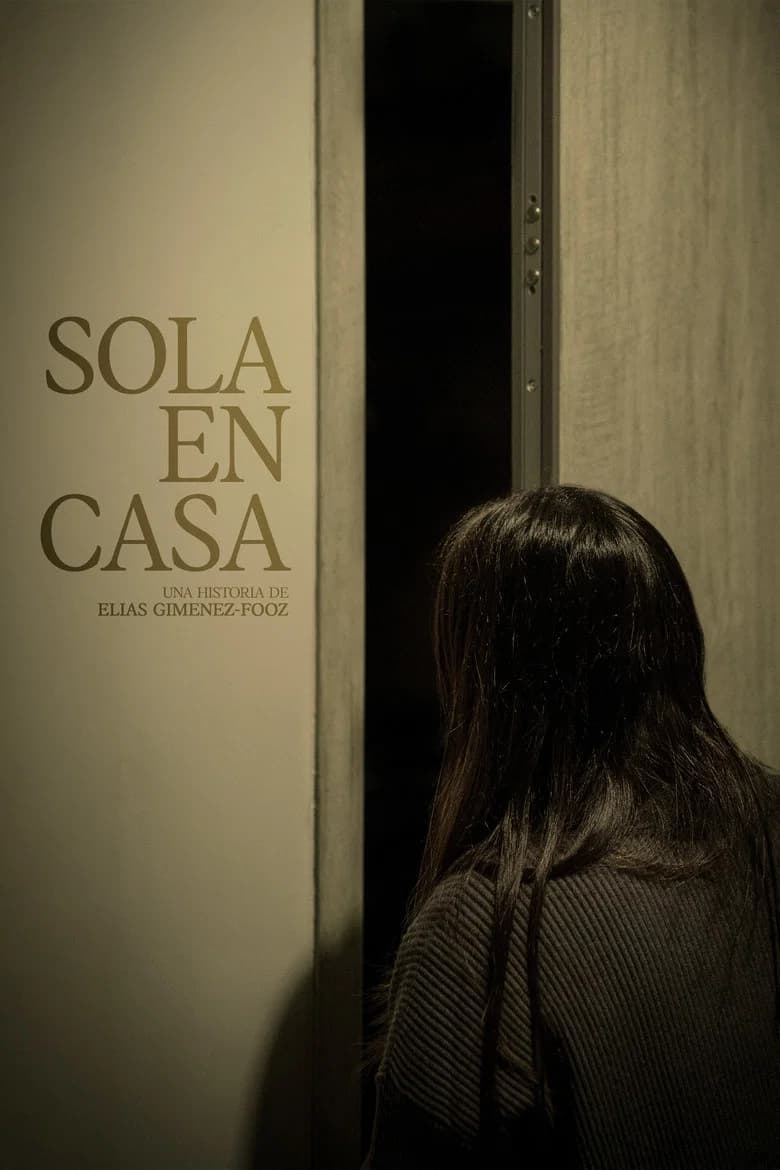 Sola En Casa