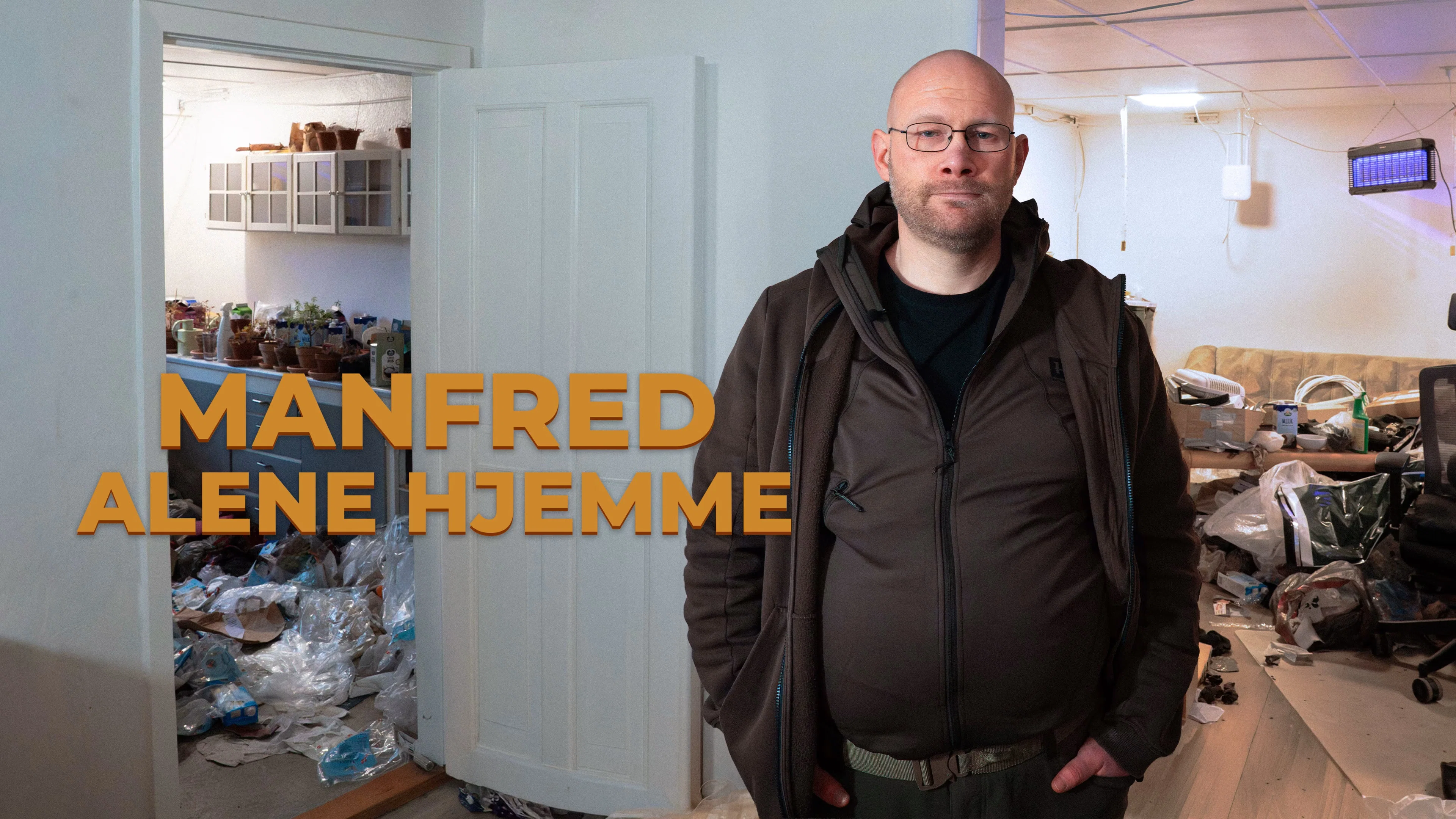 Couverture de Manfred alene hjemme