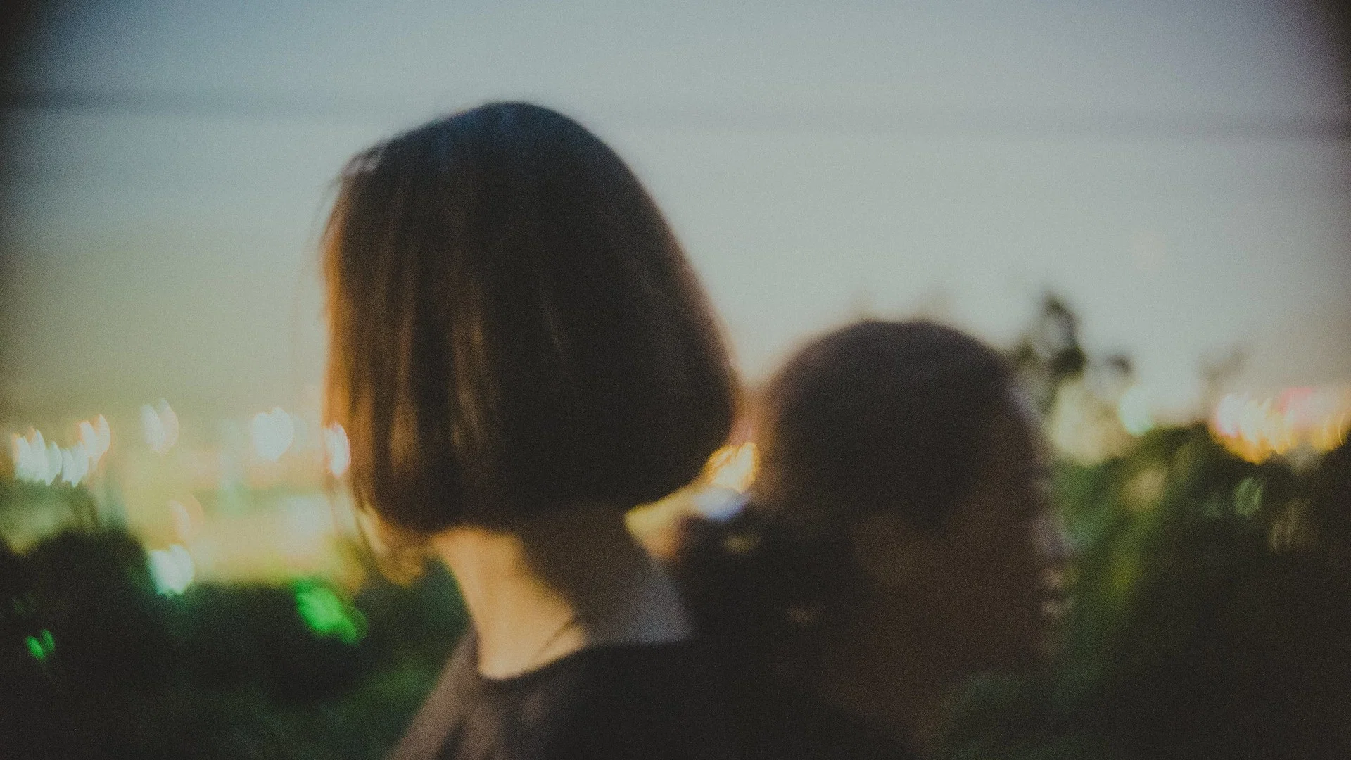 Em bé đồng bóng, em bé ngạo nghễ và em bé đau lòng